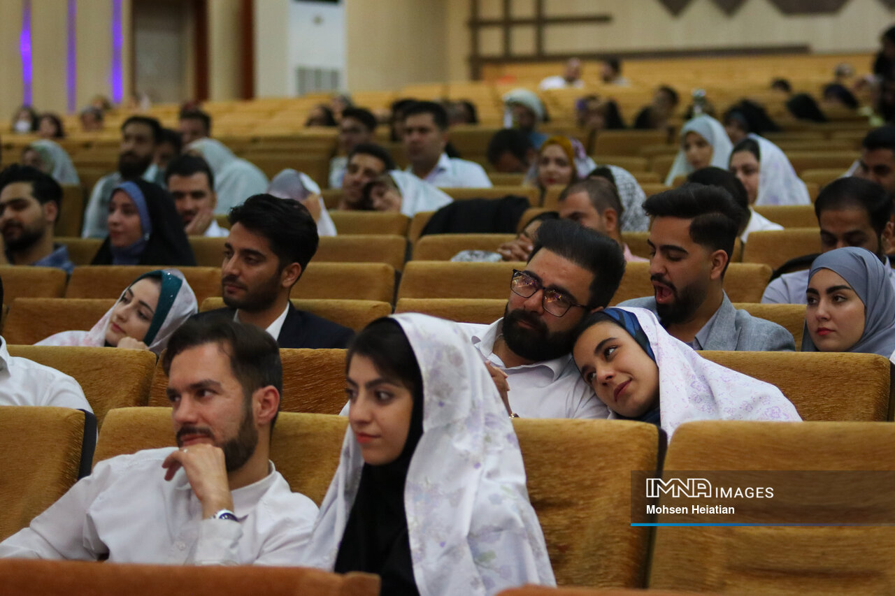 به پای آنها سنگ پرتاب نکنید!