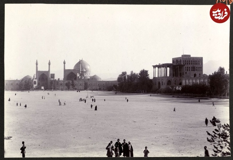 سفر به ایران قدیم; از چایخانه رشتی احد قاجار تا میدان توپخانه در دهه 40 سفر به ایران قدیم; از چایخانه رشتی احد قاجار تا میدان توپخانه در دهه 40