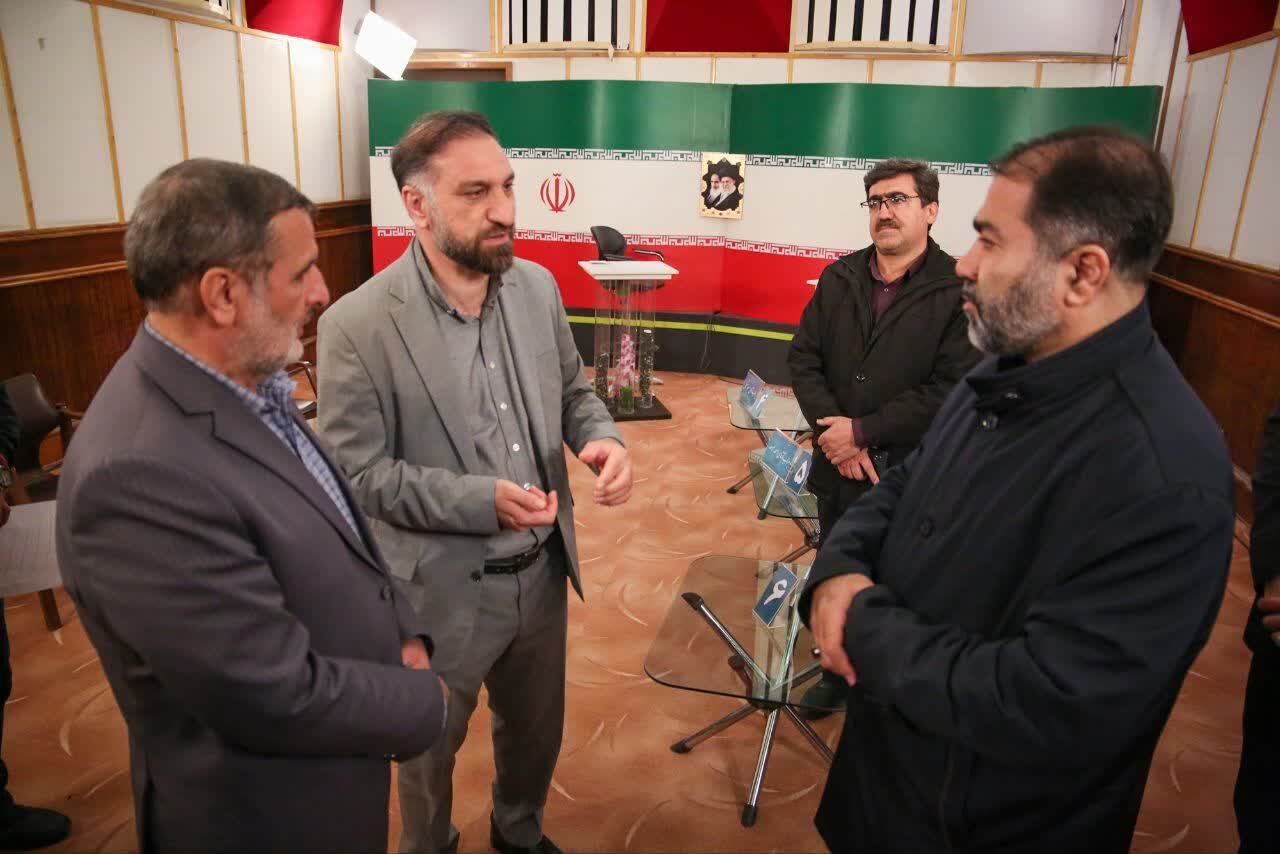 بازدید استاندار اصفهان از روند مناظره تلویزیونی نامزدهای انتخابات مجلس خبرگان رهبری