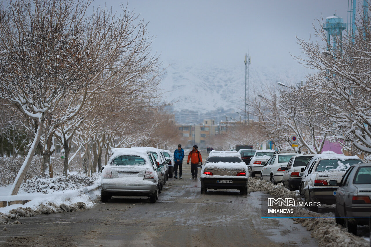 آخرین وضعیت راه های کشور;  امروز پنجشنبه 26 بهمن/ بارش برف و باران در جاده های 11 استان کشور