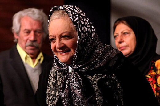 نگاهی به زندگی و آثار شهلا ریاحی نگاهی به زندگی و آثار شهلا ریاحی