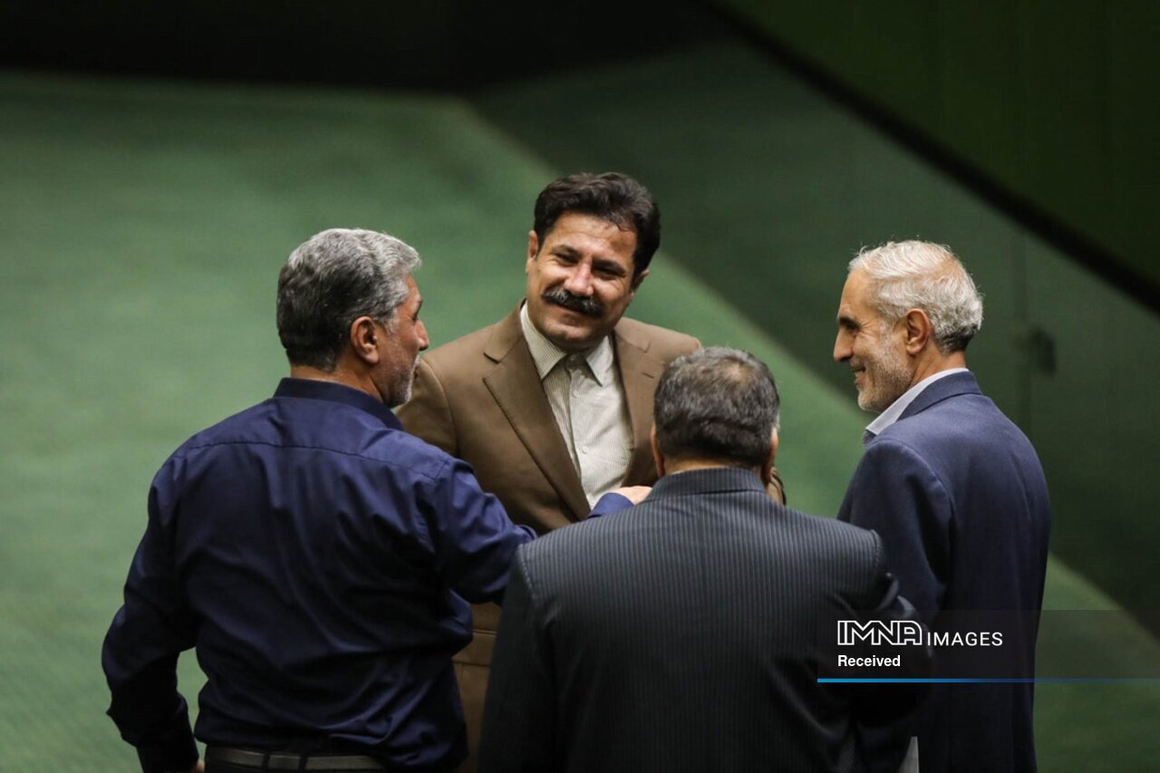 مذاکره با دولت برای حقوق بازنشستگان/ اقدام نمایندگان برای افزایش خودنظارتی در مجلس