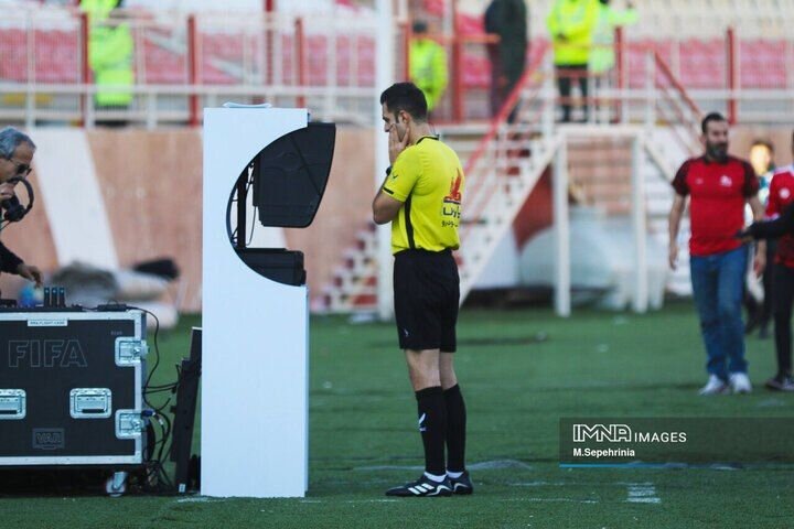 قرارداد برادری برای موفقیت سپاهان/ VAR بلای جان تراکتور است