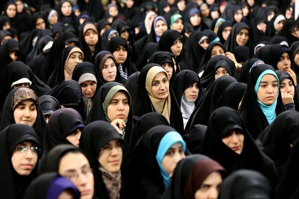 پیروزی انقلاب اسلامی و احیای هویت واقعی زن ؛ از تمرکز خانواده گرفته تا نقش اجتماعی -بازی