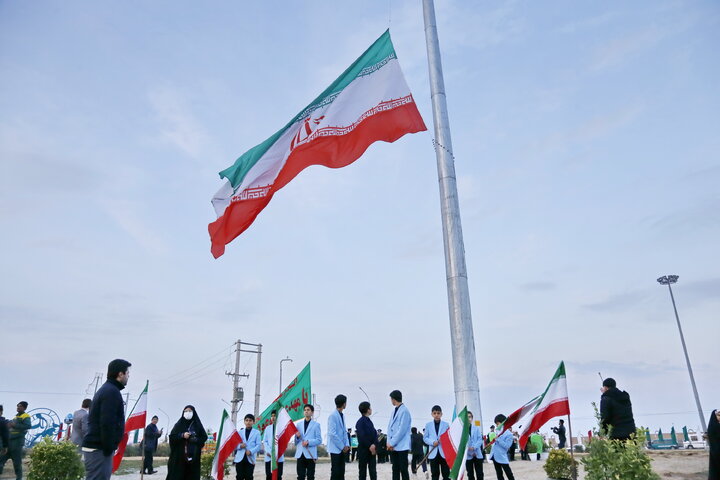 بلندترین پرچم ایران توسط مسجد مقدس جمکاران بزرگ شد