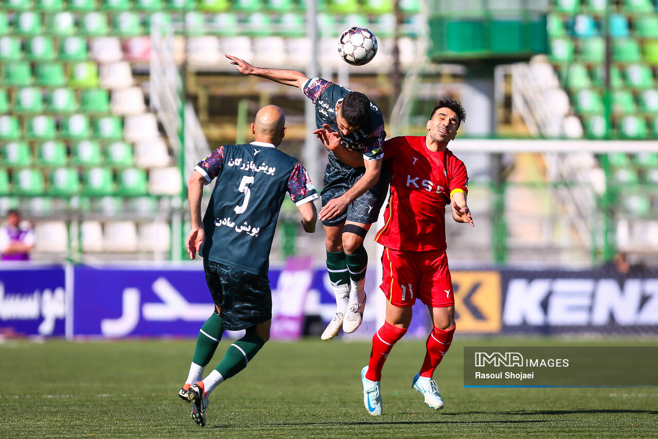 نام های بزرگ در وسط جدول