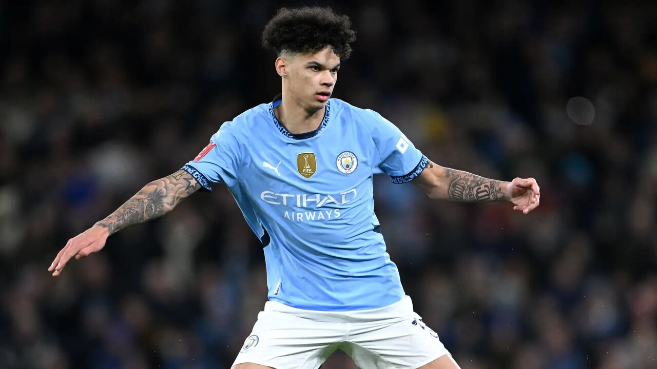 ستاره جوان گواردیولا با پیچ های نیمکت سرگرم می شود!