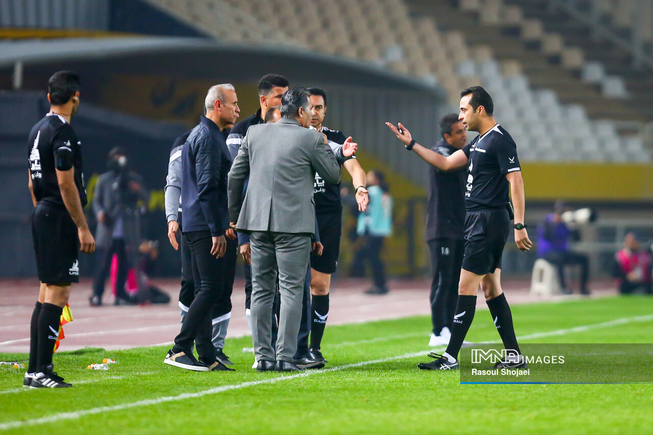 قضاوت در میدان مین ؛ داوران ایرانی تحت فشار VAR