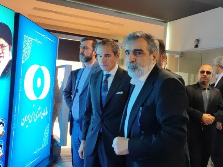 Grossi از نمایشگاه پیشرفت صنعت هسته ای ایران بازدید می کند