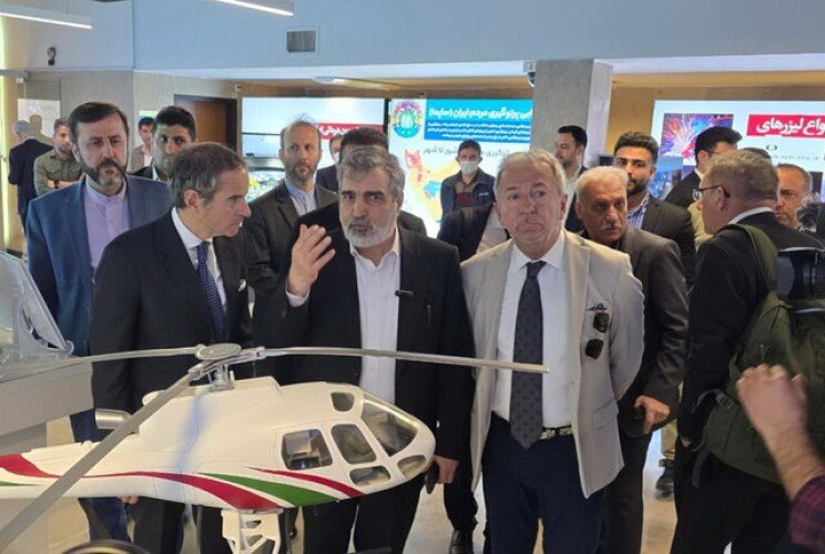 Grossi از نمایشگاه پیشرفت صنعت هسته ای ایران بازدید می کند