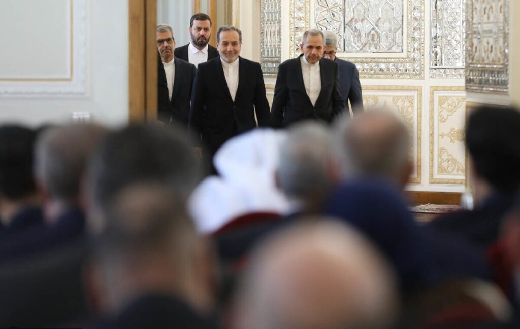 عزیمت عراقچی به محل گفت‌وگوهای غیرمستقیم در رم