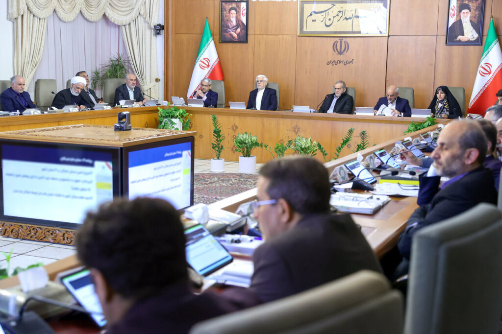 تجهیز همه مراکز دولتی به پنل‌های خورشیدی و قطع مصرف آنها از شبکه سراسری