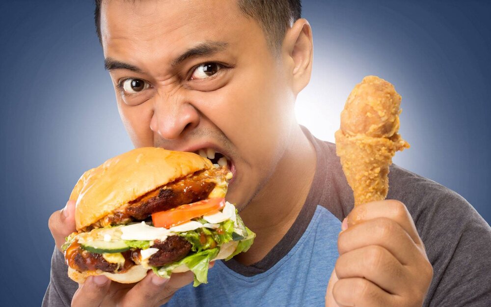 نشانه‌های غذا خوردن احساسی چیست؟