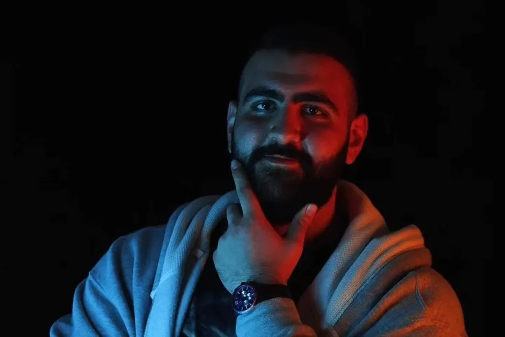 ببینید بحث تلخ از علی امین حسنی ، بازیگر سریال پایتخت ؛ من 5 سال است که پدرم را ندیده ام