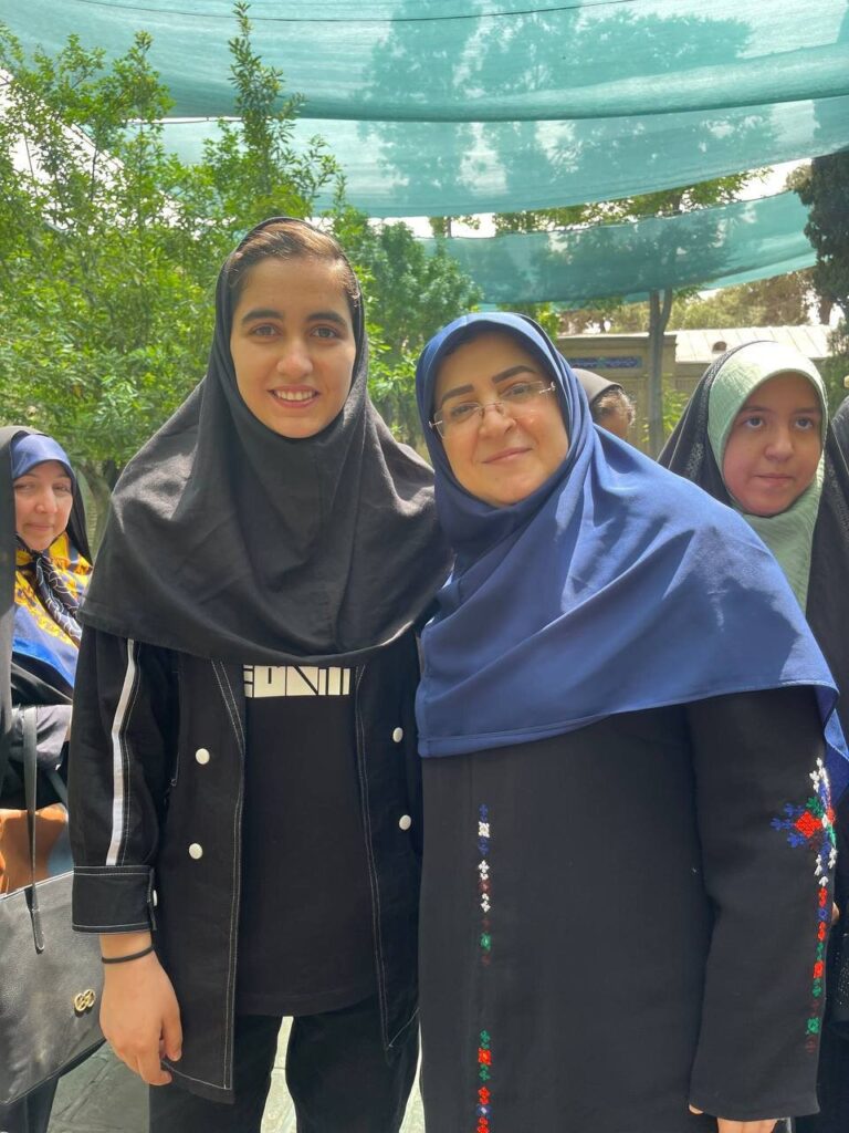 دختر پینگ پنگ ایران میهمان رئیس جمهور شد