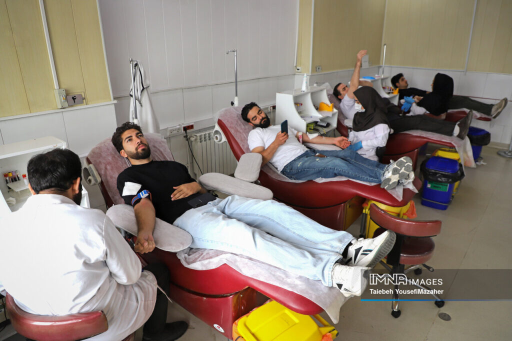 اهدای خون مردم همدان به حادثه‌دیدگان بندر شهید رجایی