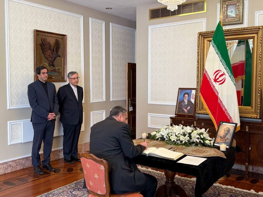 ادای احترام سفرا و دیپلمات‌های خارجی در لندن به جان‌باختگان حادثه بندرعباس