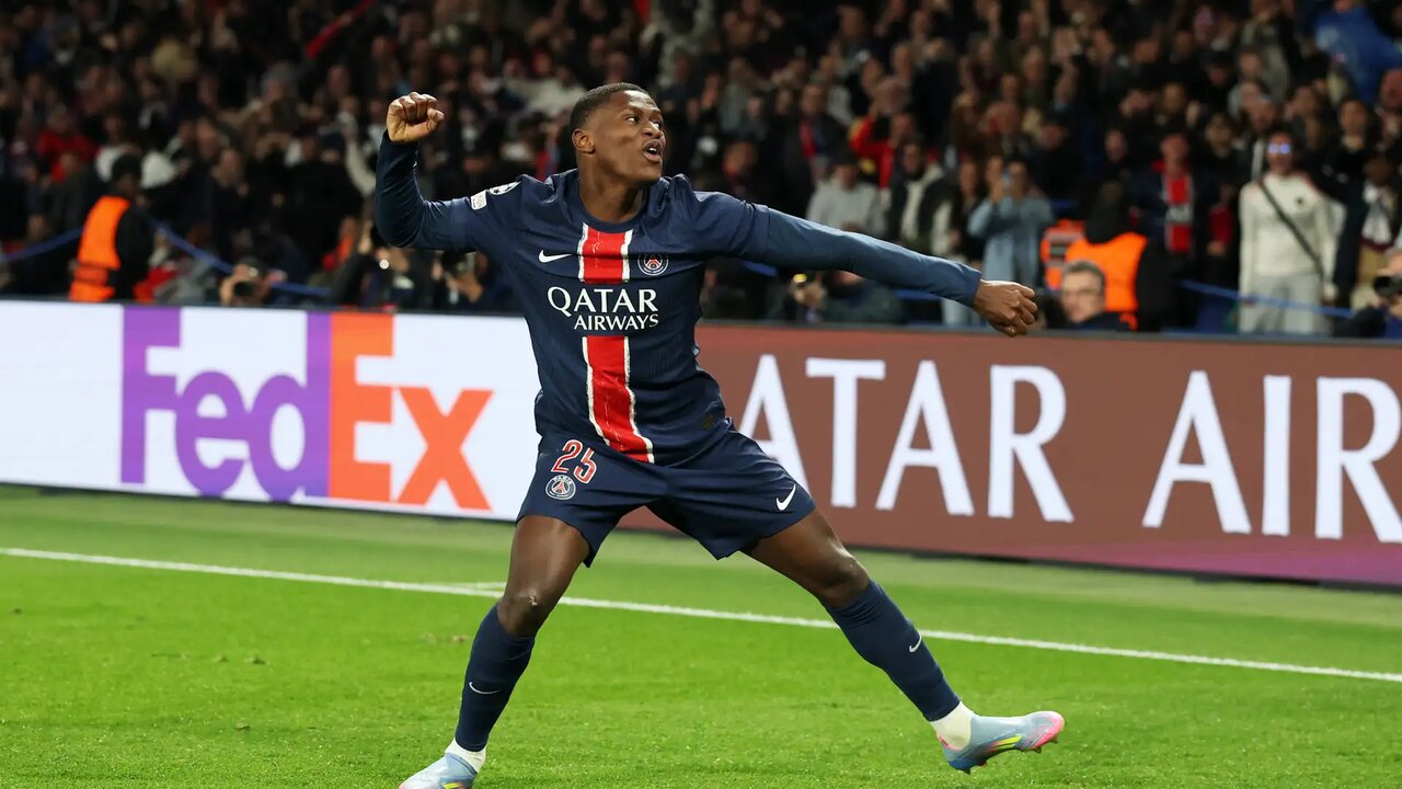 جنگ ستارگان در لندن ؛ نونو مندز آماده نبرد با ساکا است