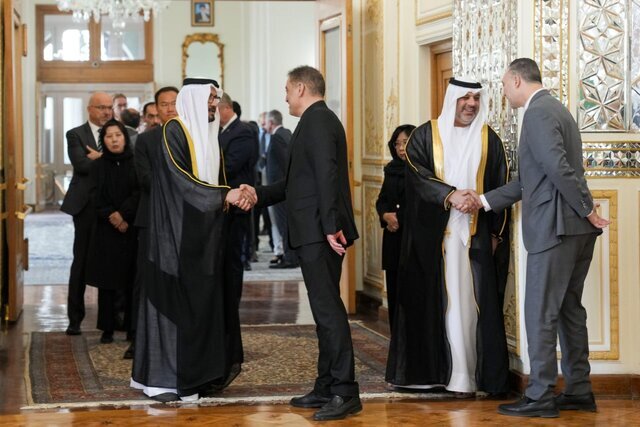 ادای احترام به سفیران و آژانسهای خارجی به قربانیان حادثه بندر شهید رجا