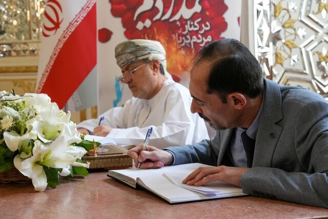 ادای احترام به سفیران و آژانسهای خارجی به قربانیان حادثه بندر شهید رجا