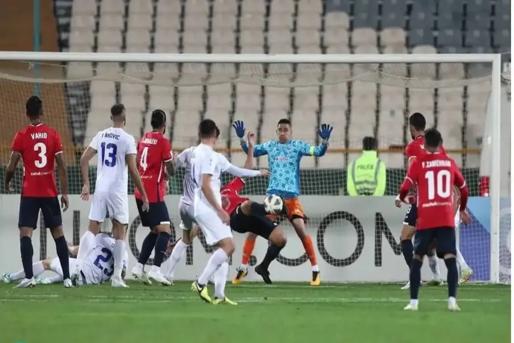 نساجی یک قدم دیگر به سقوط نزدیک شد/ پیروزی ذوب‌آهن با درخشش مجدد قاضی‌پور