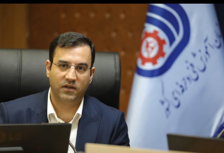 هزاران کارگر توسط وزیر کار در دست ساخت هستند