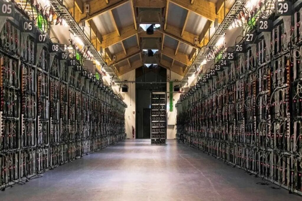 کشف 2 میلیارد دلار استخراج ارز دیجیتال در یک مکان متروک