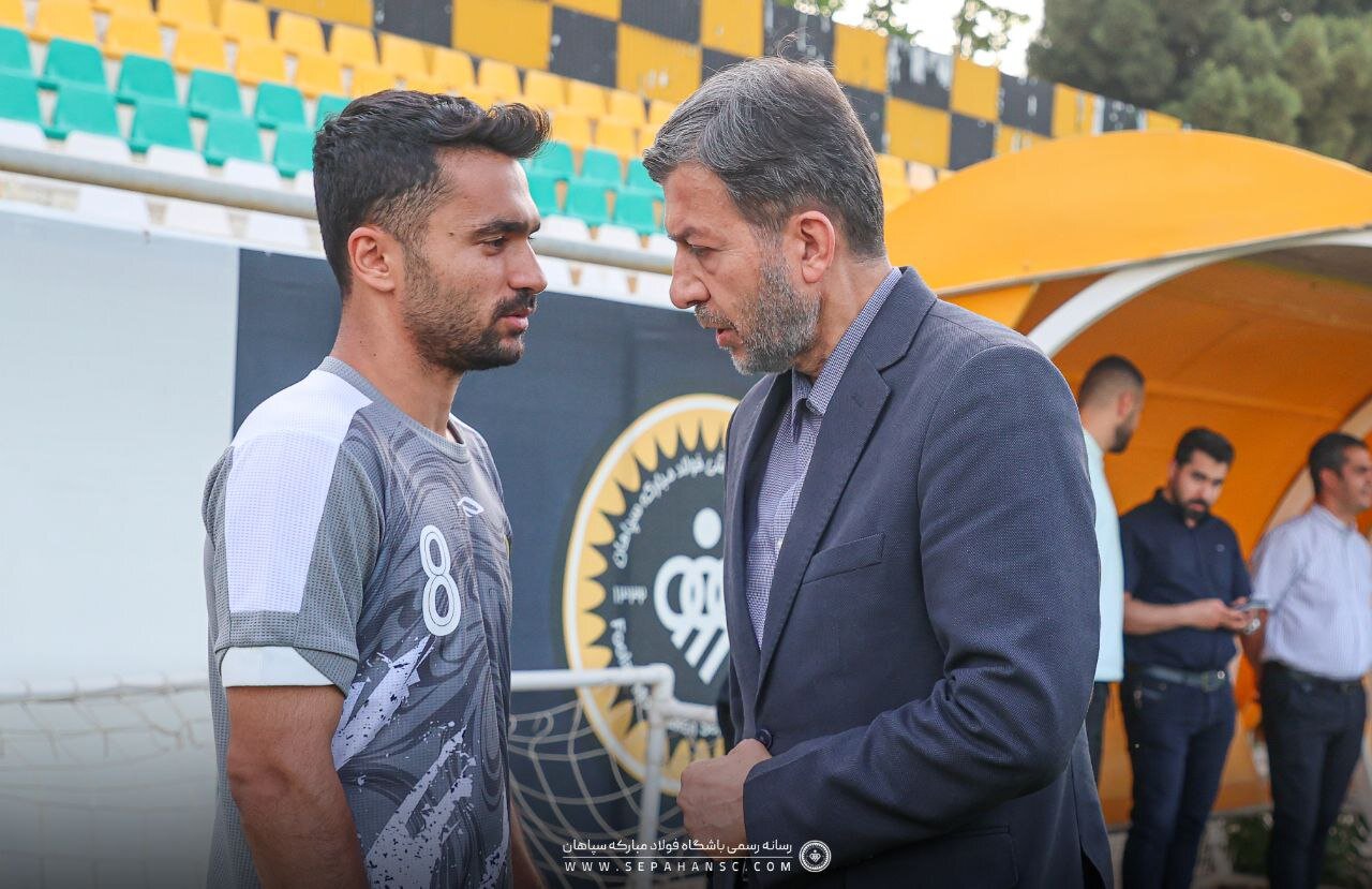حضور فرماندار اصفهان در تمرین سپاهان+عکس