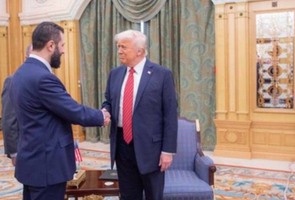 کاخ سفید: ترامپ از الجولانی دعوت کرده تا به توافقات ابراهیم بپیوندد/ الشرع هم به رئیس‌جمهور آمریکا گفته که از شرکت‌های آمریکایی برای سرمایه‌گذاری در بخش نفت و گاز سوریه دعوت می‌کند