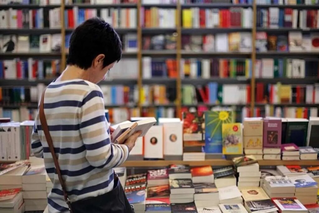 نمایشگاه روزهای گرم و شلوغ کتاب همچنان ادامه دارد!