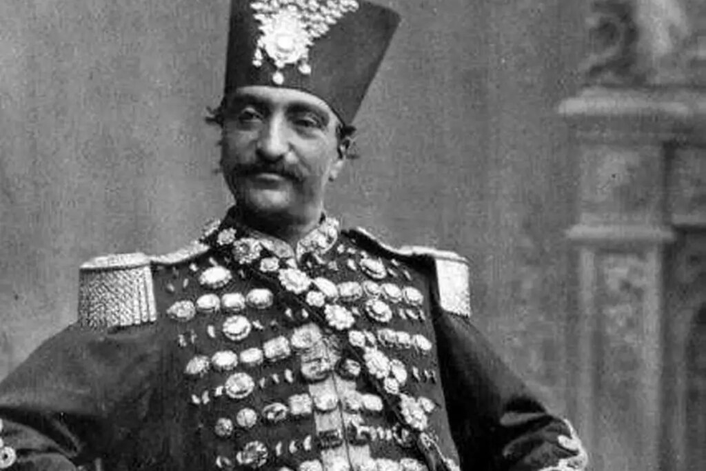 ژست ناصر الدین شاه پس از شکار گراز