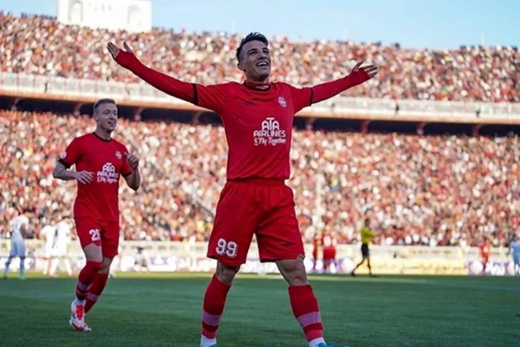 تراکتور عناوین را برداشت. حسین زاده آقای گل ، دستکش طلایی برای Biranvand