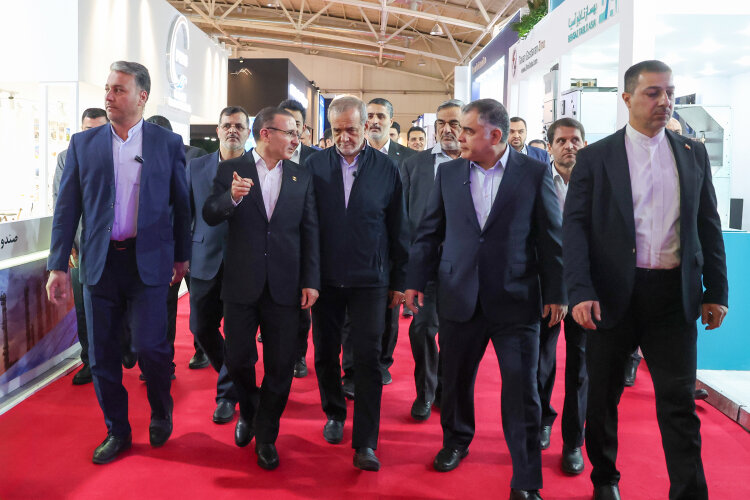 پزشکیان از سی‌وششمین نمایشگاه کتاب تهران بازدید کرد