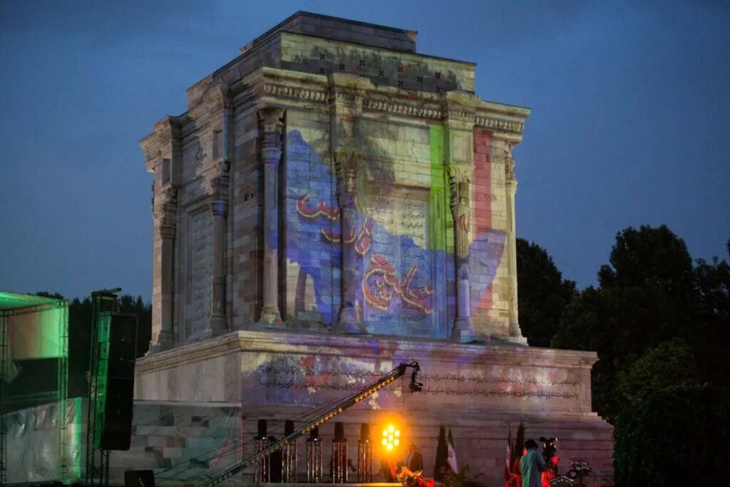 ببینید روشنایی مقبره Hakim Abolghasem فردوسی