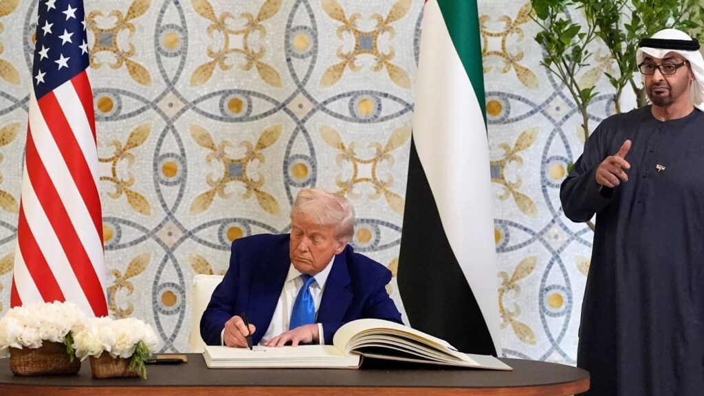 دونالد ترامپ تور خلیج فارس را با ۲۰۰ میلیارد دلار معامله با امارات به پایان رساند