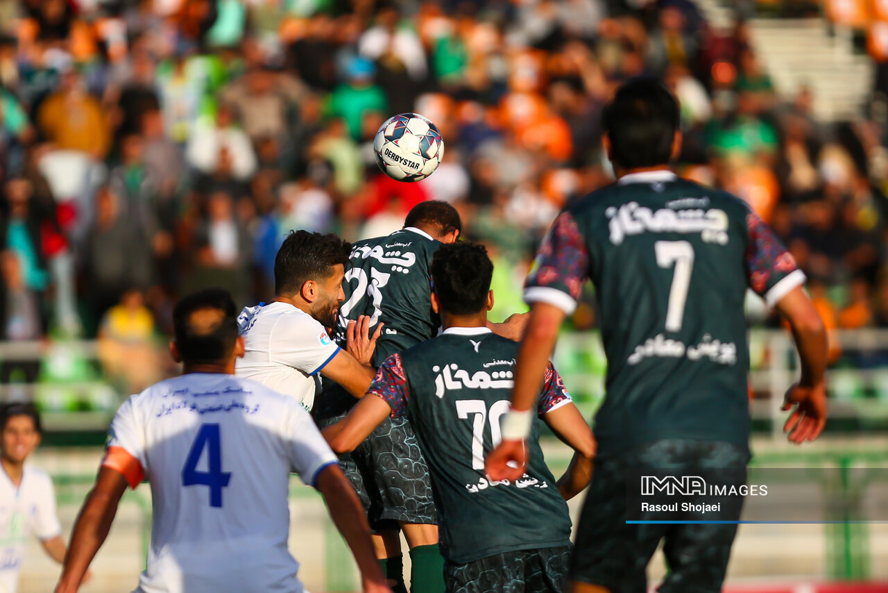 اعتماد به الماس فوتبال ایران