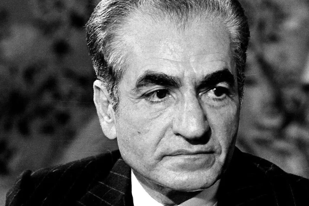 سؤال از زمین از مادر پادشاه ؛ سند تاریخی روابط دادگاه پهلوی