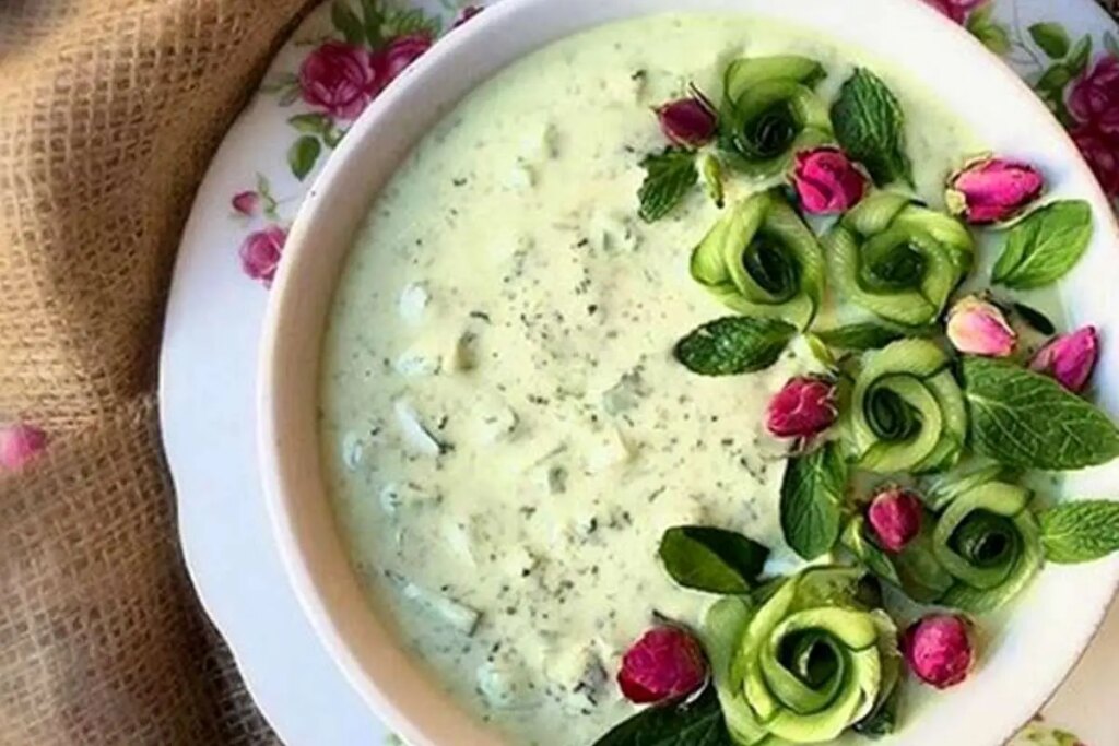 ببینید چگونه می توان به سبک جدید ماست و خیار درست کرد