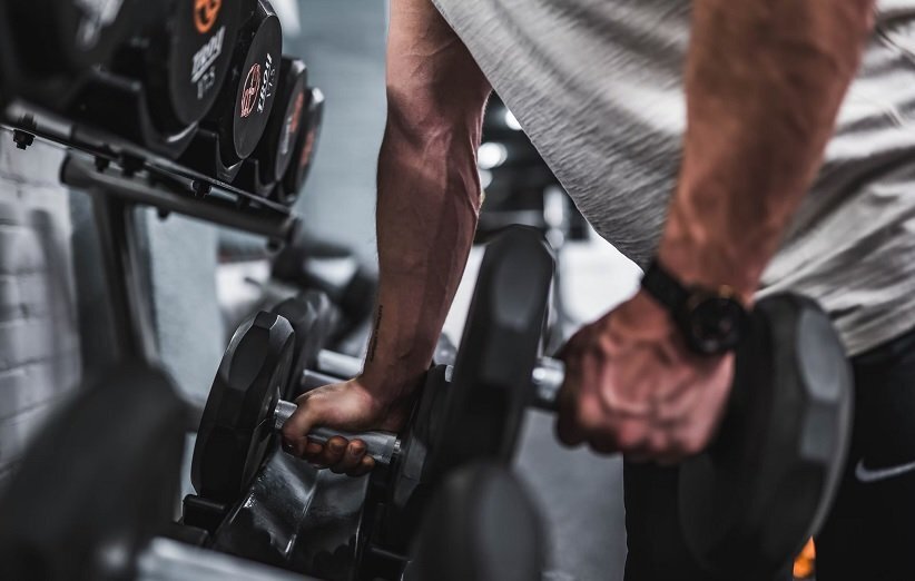 نگه داشتن یک هیئت بدن سازی با 4 نامزد