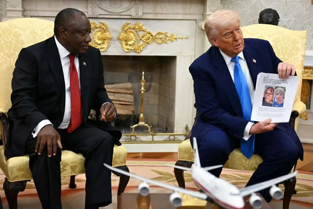 عمل عجیب ترامپ در دیدار با رئیس جمهور آفریقای جنوبی