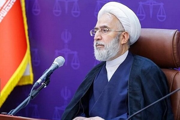 قانون اساسی قوه قضاییه را موظف به جلوگیری از جرم کرده است