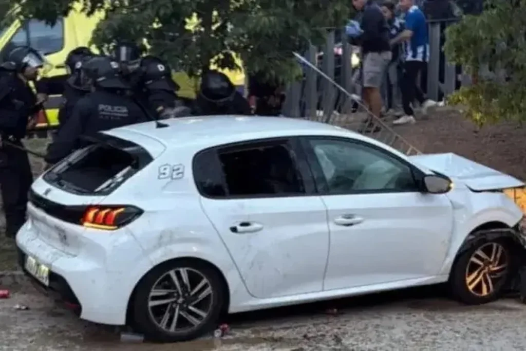 حادثه تلخ پیش از دربی بارسلونا/ ۱۶ نفر بر اثر رانندگی یک زن زخمی شدند