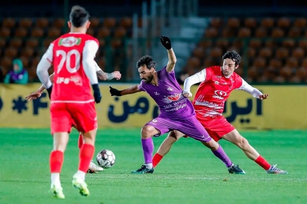 ساعت بازی پرسپولیس - هوادار در هفته سی‌ام لیگ برتر