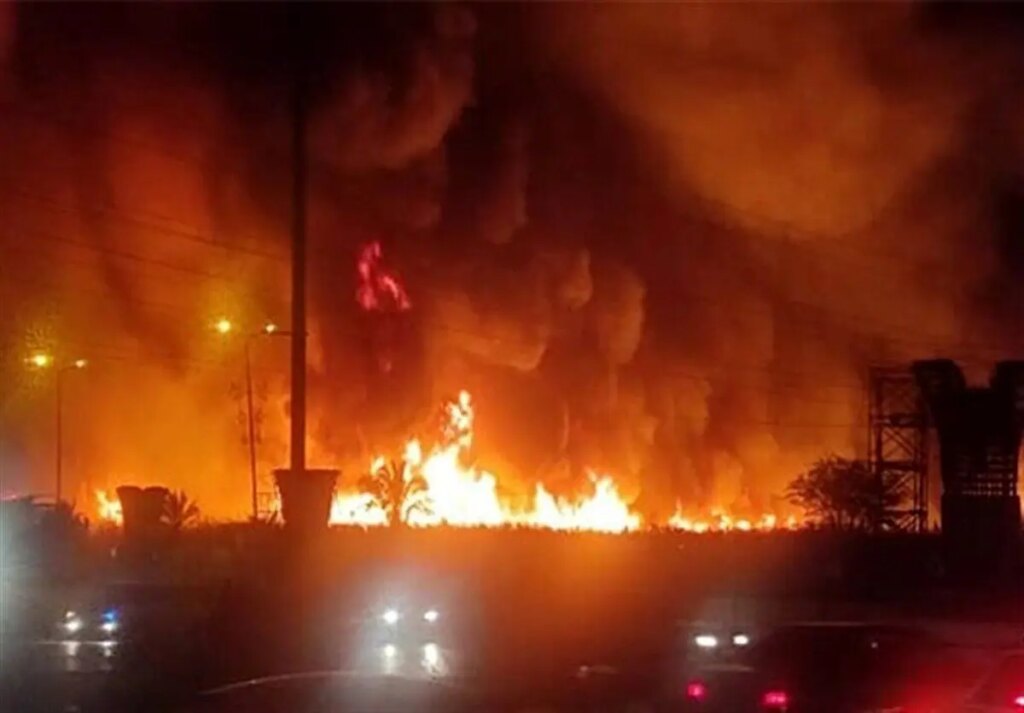 مهار آتش‌سوزی مهیب در شرکت پارس پلیمر کاسپین قزوین