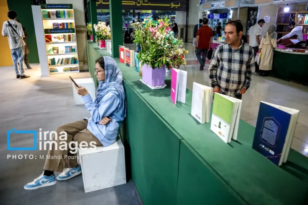گزارش یک جشن فرهنگی؛ مروری بر سی‌وششمین نمایشگاه بین‌المللی کتاب تهران