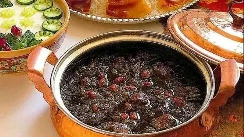 ۱۰ راز خوشمزه شدن قرمه‌سبزی