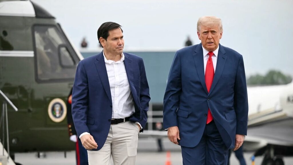 گفتگوی طولانی ترامپ و تیم عالی‌رتبه سیاست خارجی خود در کمپ‌دیوید بر سر بحران هسته‌ای ایران / یک مقام ارشد کاخ سفید: نشانه‌هایی دریافت کرده‌ایم که با وجود گفتن «نه»، ایران تمایل خود را برای ادامه مذاکرات ابراز خواهد کرد؛ ما یک پیشنهاد بسیار سخت‌گیرانه برای ایرانی‌ها فرستادیم و انتظار داریم که آنها پاسخ تندی بدهند