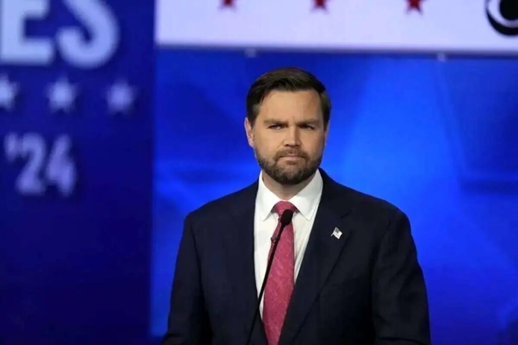 معاون ترامپ ایران را به نقض هسته ای متهم کرد