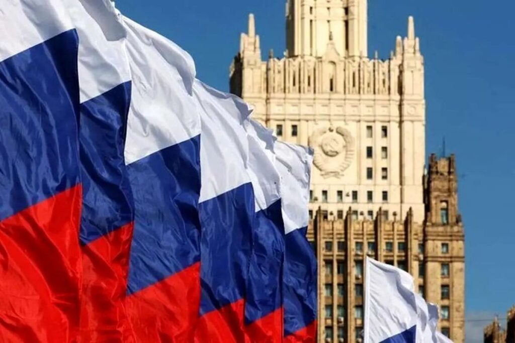 مسکو: به آمریکا در مورد «کمک نظامی مستقیم» به اسرائیل و حتی فکر کردن به آن، هشدار می‌دهیم؛ زیرا این موضوع، گامی به سوی بی‌ثباتی رادیکال در خاورمیانه به شمار می‌رود/ هنوز فرصت برای حل مسالمت‌آمیز و دیپلماتیک مناقشه تهران و تل‌آویو وجود دارد