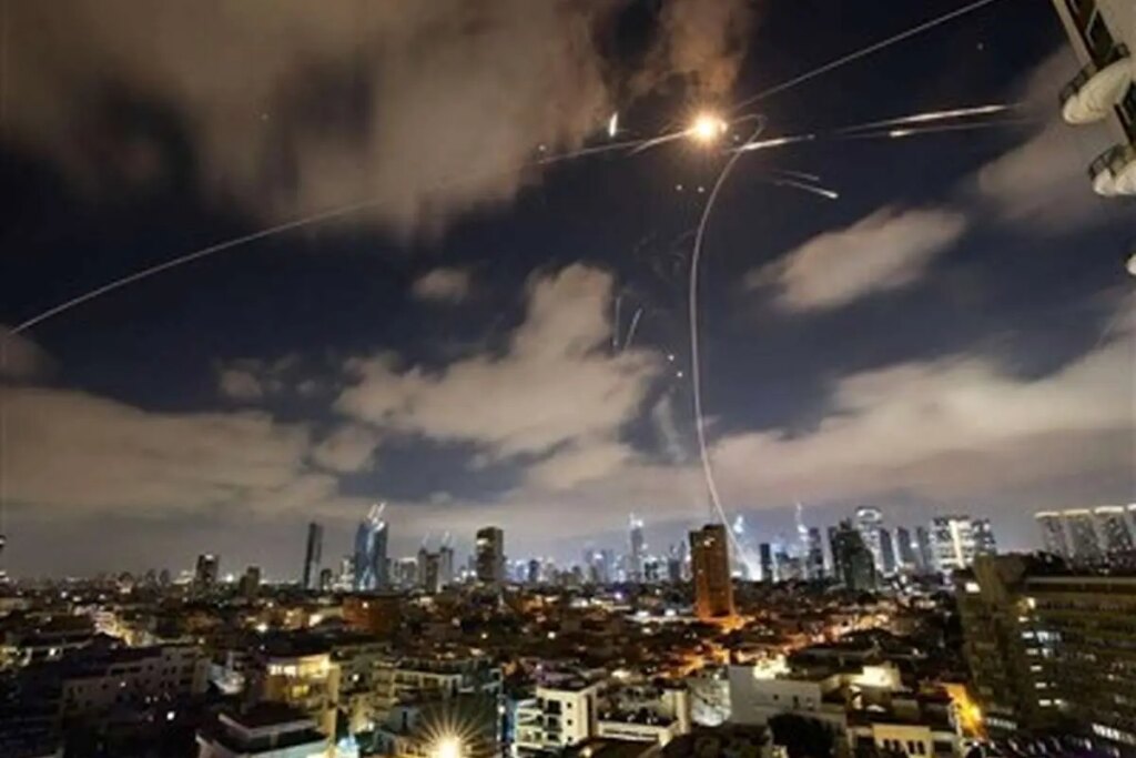 مقامات اسرائیلی: ما تمایل داریم در روزهای آینده جنگ با ایران را پایان دهیم